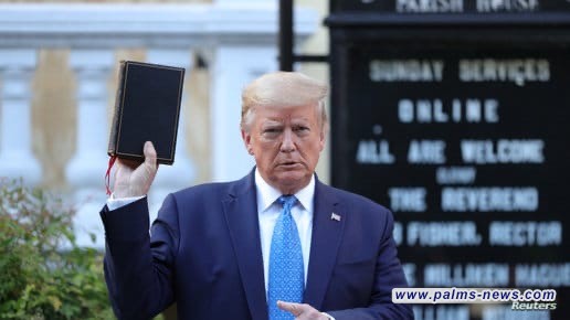 ترامب بعد عرضه الأناجيل للبيع :- "يجب أن نجعل أميركا تصلي مرة أخرى"