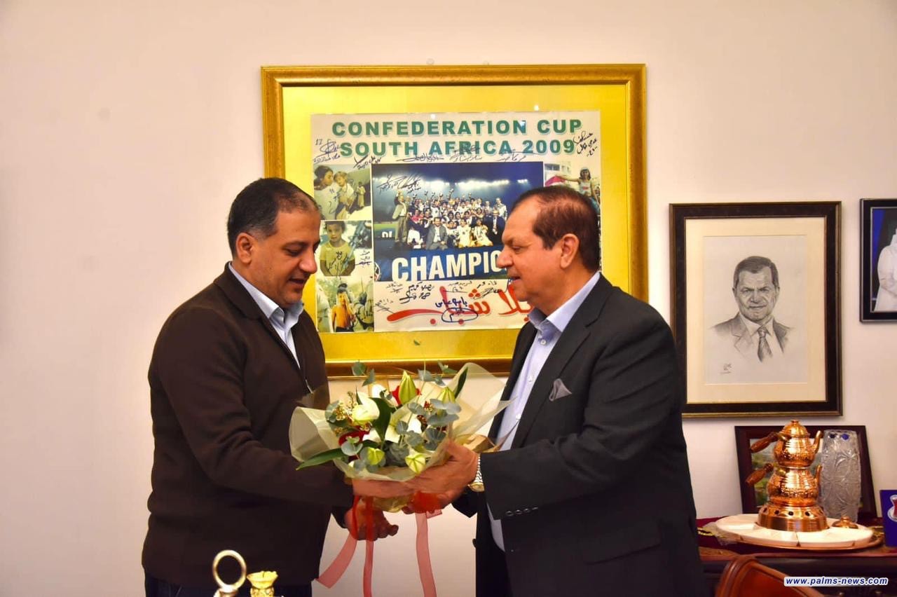 وزير الشباب والرياضة يتفقد الحالة الصحية لنجم الكرة العراقية حسين سعيد