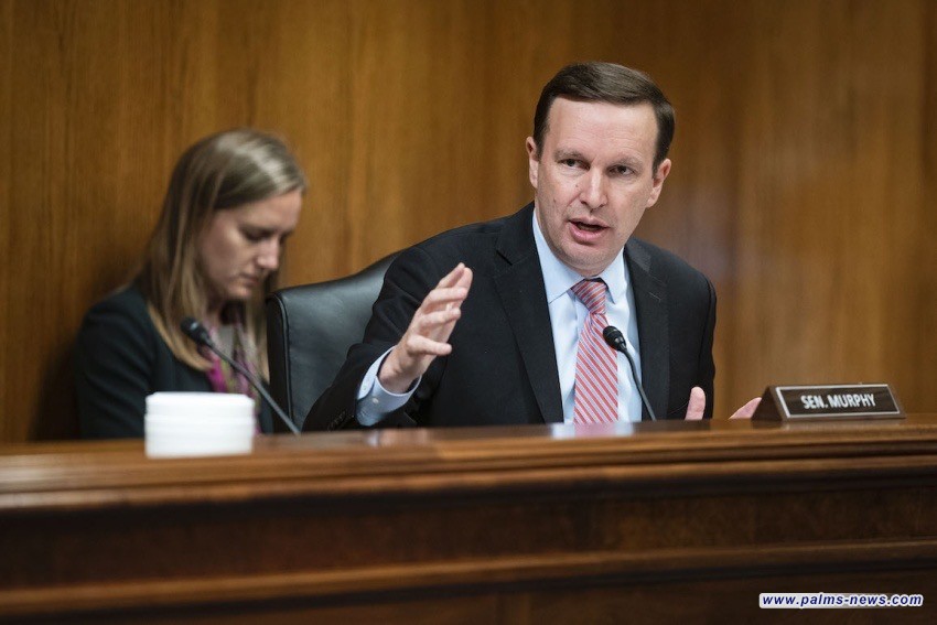 عضو الشيوخ الأمريكي: ترامب يعيش حالة ذعر وعدم سيطرة على الحرب