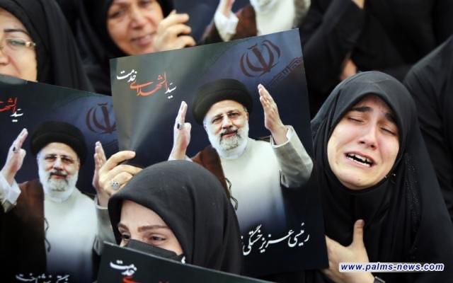 خامنئي يؤدي الصلاة على جثمان الرئيس الإيراني ومرافقيه بطهران