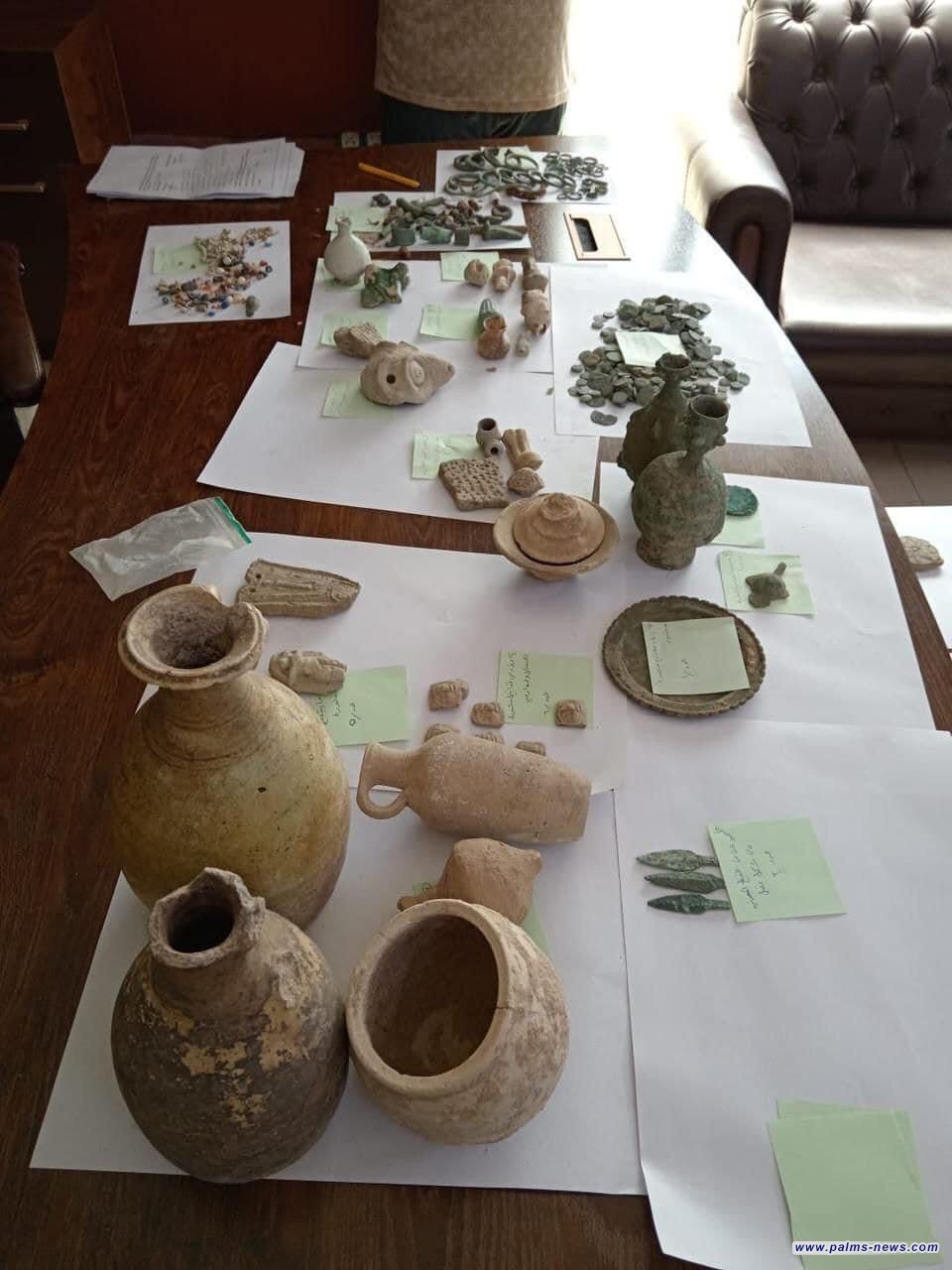 مواطنو النجف يسلّمون مفتشية آثار المحافظة 350 قطعة أثرية