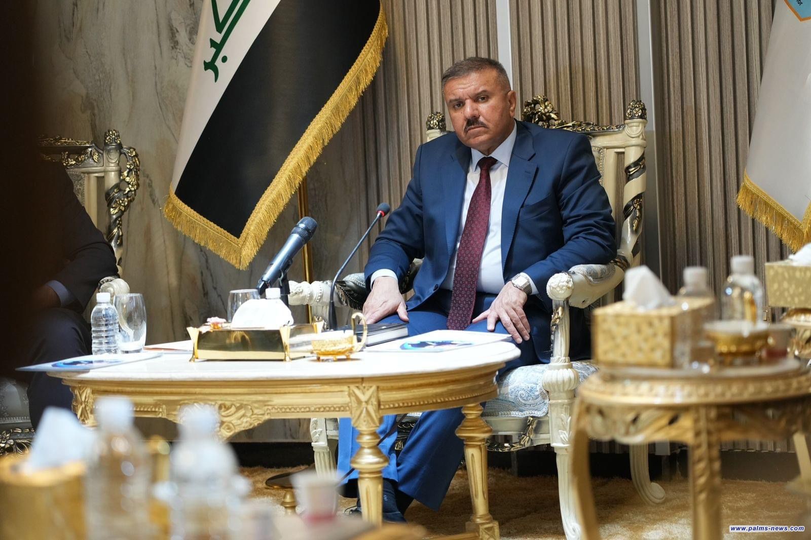 بحضور المؤيد واللامي.. الداخلية تبحث مع وسائل الإعلام سبل تعزيز التعاون