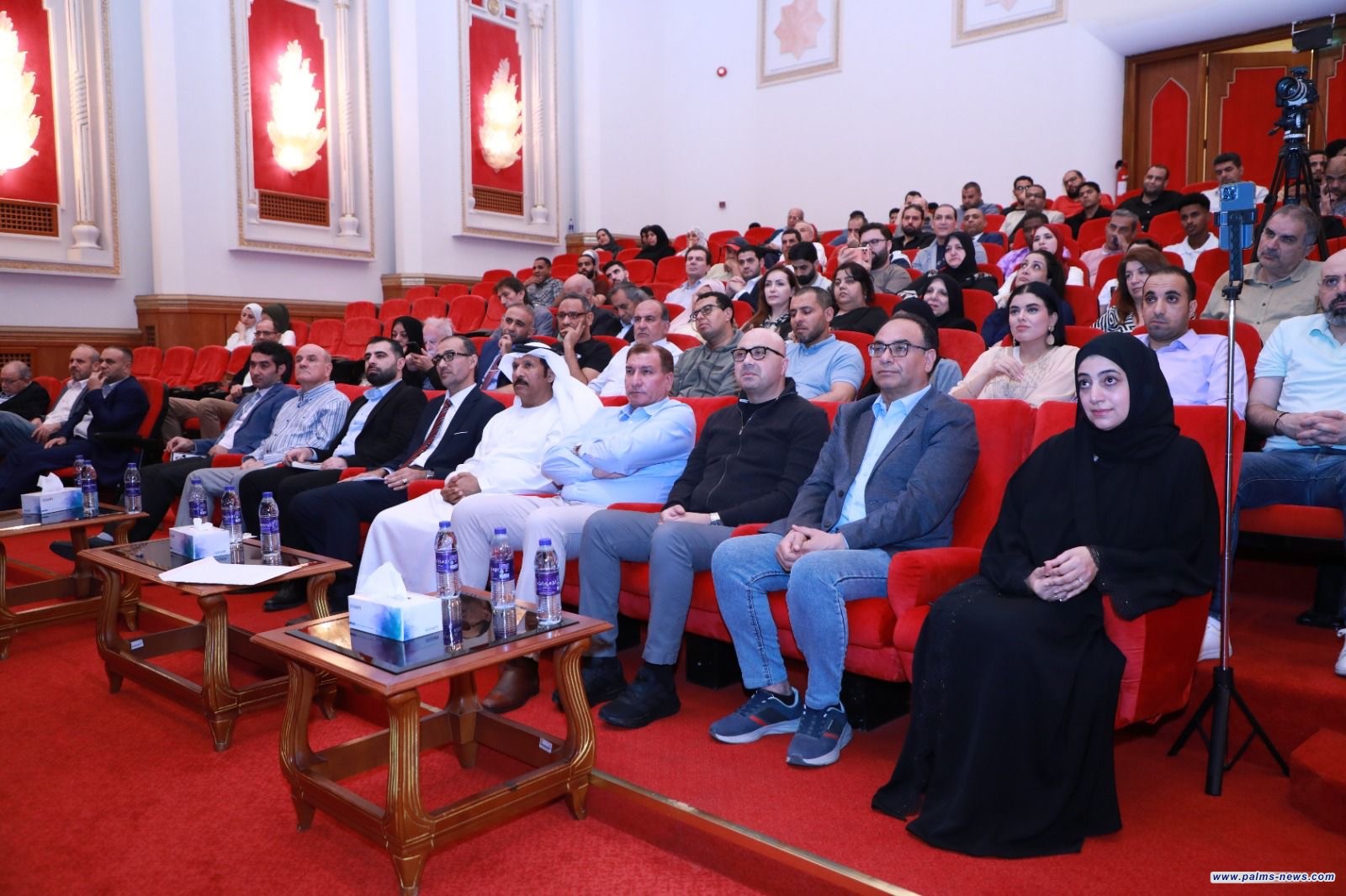 جمهور حاشد يحتفي باليوم العالمي للشعر في بيت الشعر بالشارقة