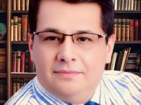المجاملات الأدبيّةُ والاستعراضُ النقديّ الزائف: حرفةُ صناعةِ الوهمِ
