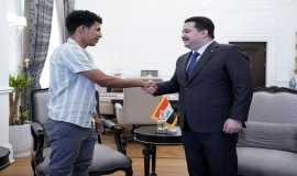 السوداني يكرم عامل بناء أنقذ العشرات من المواطنين في حادثة حريق بالنجف