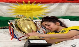 على طريقة ميسي، احتفلت لاعبة سنحاريب بكرة الطائرة النسوية بعد فوز فريقها بالدوري الممتاز.