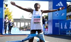 العداءة الإثيوبية تيغيست أسيفا تحطم الرقم القياسي بماراثون العالم في برلين