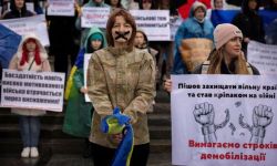 الشعب الأوكراني يشعر بالضجر بسبب ممارسة التجنيد الشامل