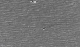 شجاعة استثنائية.. سبح (4) ساعات في عرض البحر لإنقاذ أسرته