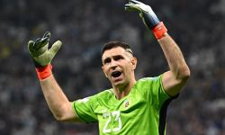 بيع قفازات حارس الأرجنتين في نهائي مونديال قطر ب45 ألف دولار