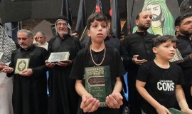 برفع نسخ من القرآن الكريم بدأت مراسيم تبديل راية شهر الأحزان من مرقد الإمام القاسم (ع)