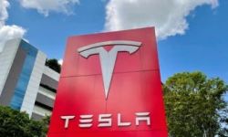 إيلون ماسك يكشف عن موعد إطلاق سيارات "تاكسي تسلا"