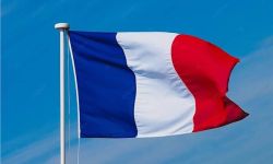 فرنسا توصي رعاياها بعدم السفر للعراق