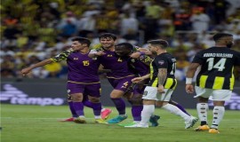 نادي الشرطة العراقي يتأهل الى الدور ربع النهائي ببطولة الأندية العربية لكرة القدم رغم خسارته أمام نظيره اتحاد جدة السعودي بهدفين لواحد.