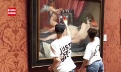 نشطاء في لندن يُكسرون زجاج اللوحة العالمية "فينوس أمام المرآة " احتجاجاً على النفط