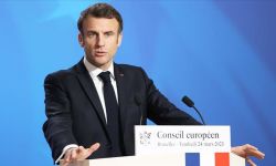 ماكرون يندد بعنف المحتجين على تعديل سن التقاعد : لن ارضخ لها