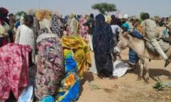 فرار الآلاف من السودانيين إلى البلدان المجاورة