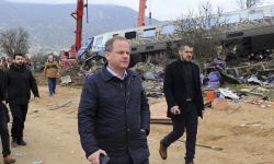 استقالة وزير النقل اليوناني بعد تصادم قطارين ومصرع 36 شخصًا