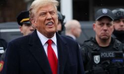 ترامب يفاجئ مؤيديه بكذبة أبريل