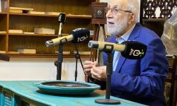 المفكر العراقي غالب الشابندر يهدي مجموعة من كتبه لمكتبة نخيل عراقي