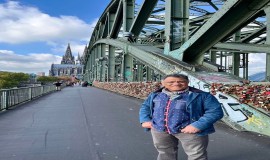 ستار كاووش يبتكر ورقًا يدويًا من الطبيعة لرسم لوحاته الفنية