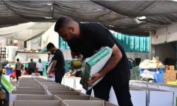 العتبة الحسينية تجهز 12 ألف سلة غذائية من مواد الإغاثة للشعب اللبناني