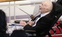 ظهور نادر لجيمي كارتر في حفل تأبين زوجته روزالين