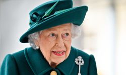 محكمة الصلح البريطانية تدين مواطناً أدعى امتلاكه عصا تابعة للملكة إليزابيث